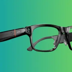 Eleganckie okulary Solos, które mogą pomóc niewidomym w codziennym życiu, z kamerą i technologią.