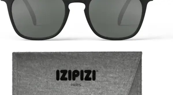 Czarne okulary przeciwsłoneczne IZIPIZI, kategoria 3, z szarym etui. Idealne na słoneczne dni.