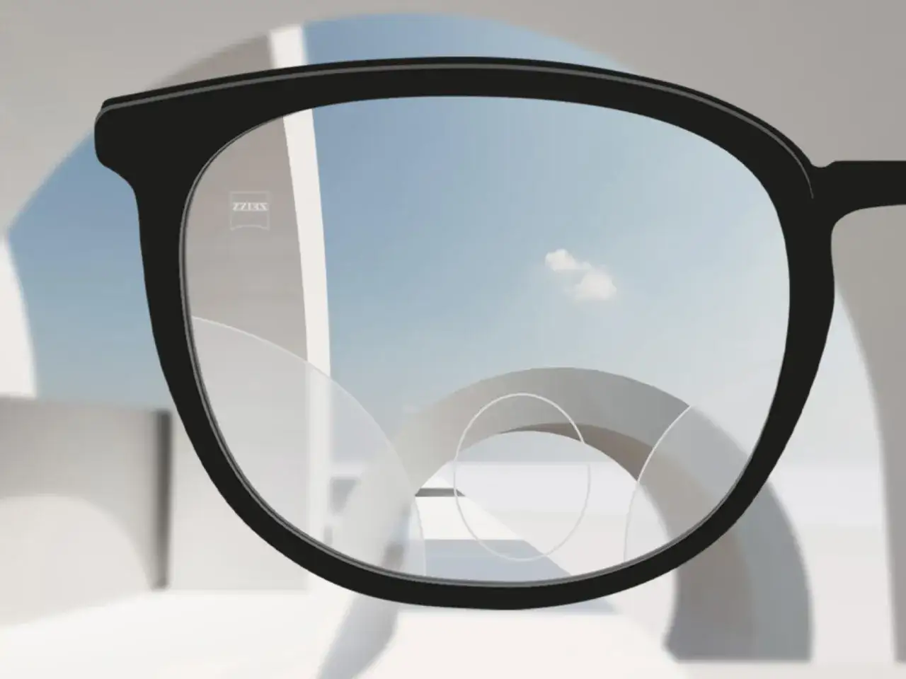 Okulary z soczewkami Zeiss, idealne przy wadzie wzroku -0,5. Widok przez soczewkę na architekturę i niebo.